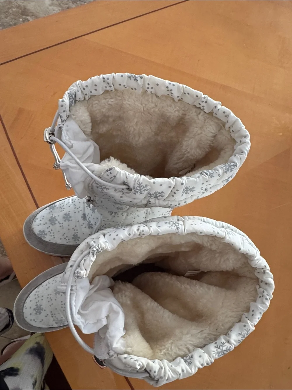 Buffie Women's White Snowflake Winter Boots size 38
